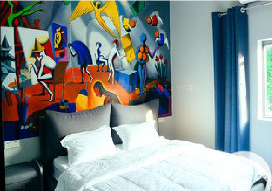 屏南对于酒店的墙体彩绘而言更注重哪些方面？